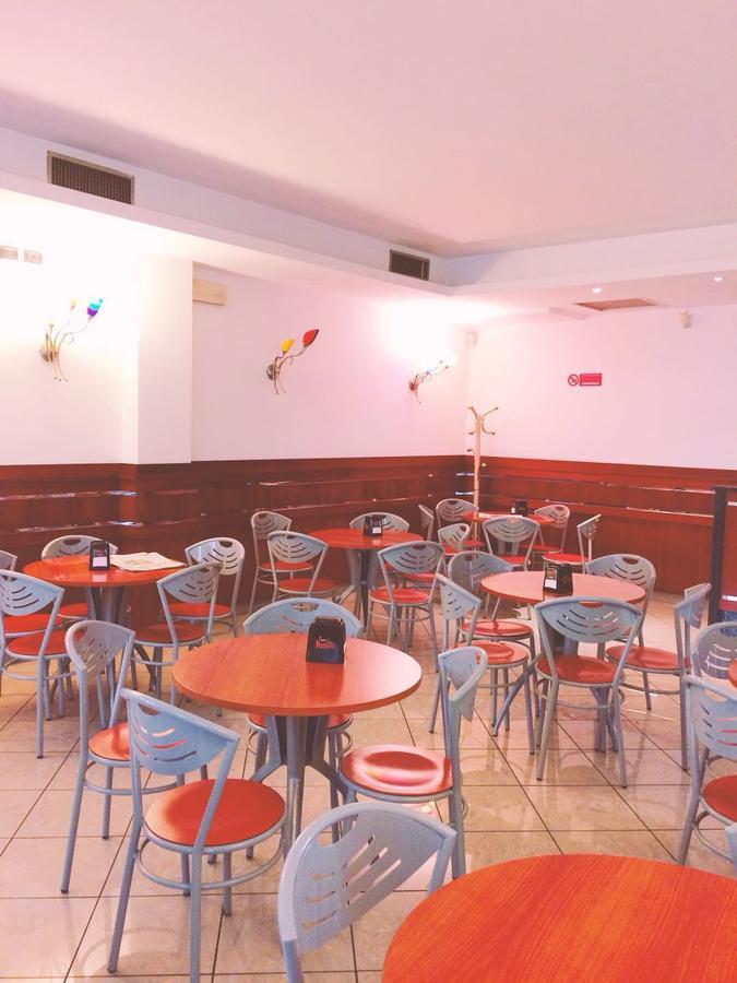 Hotel Cristallo نوفارا المظهر الخارجي الصورة