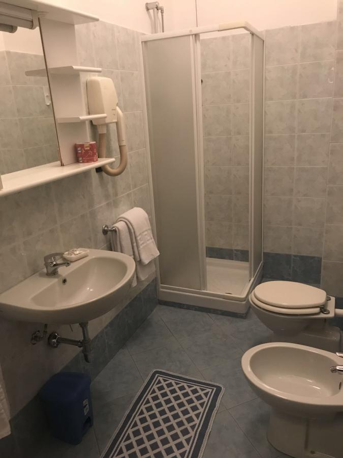 Hotel Cristallo نوفارا المظهر الخارجي الصورة